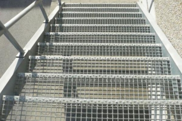 Steel stair steps, galvanized 700x240/30x2/33x33