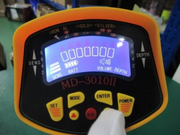 Metalo detektorius MD-3010II