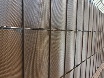 Segmentinės tvoros juosta 190 mm x 20,4 m (630 g/m2) (ruda RAL8017)