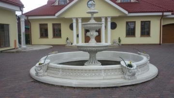 Betoninis fontanas su baseinuH-280 cm Lauko vazonai