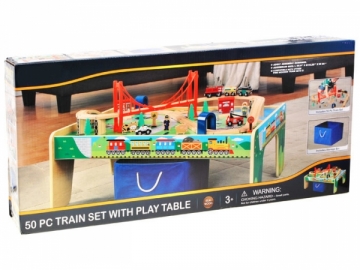 Didelis žaidimų stalas su mediniu traukiniu