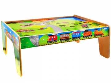 Didelis žaidimų stalas su mediniu traukiniu