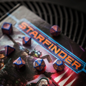Kauliukų rinkinys Starfinder: Dead Suns (tamsiai mėlynos ir oranžinės sp.)