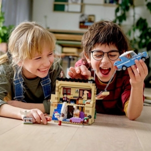 Konstruktorius LEGO 75968 Harry Potter 4 Privet Drive House Set with Ford Anglia, Dobby Figure and Dursley Family