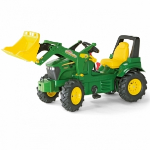Minamas traktorius su kastuvu, žalias Minamos ir paspiriamos mašinėlės