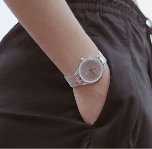 Moteriškas laikrodis Swatch Skinmesh SVOM100M