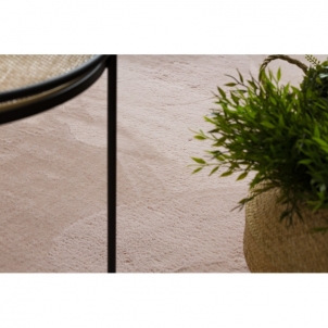 Rausvas kailio imitacijos kilimas POSH | 50x80 cm