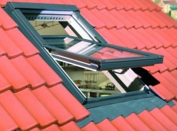 Roof windows FAKRO FTP-V with glass U3, 55x98 cm, pine wood