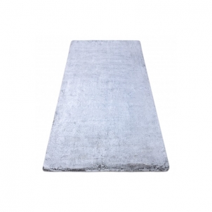 Šviesiai pilkas kailio imitacijos kilimas LAPIN | 120x160 cm