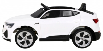 Vienvietis elektromobilis Audi E-tron Sportback, baltas