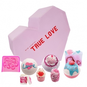 Vonios bombų rinkinys Bomb Cosmetics True Love gift set Vonios druska, aliejai