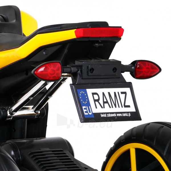 Elektrinis futuristinis motociklas, geltonas paveikslėlis 11 iš 12