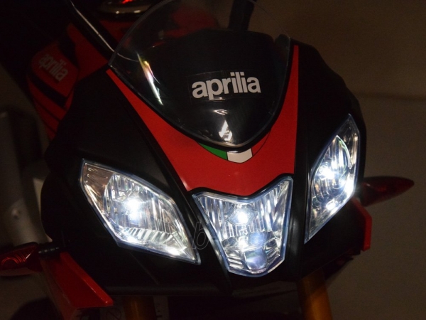 Elektrinis motociklas “Aprilia Tuono V4”, raudonas paveikslėlis 11 iš 14
