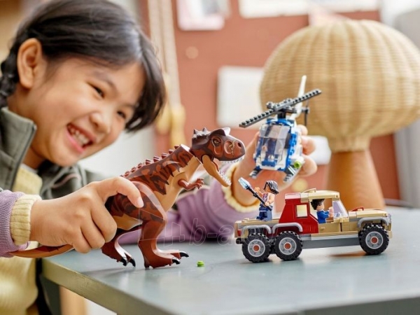 Konstruktorius LEGO Jurassic World Dinozauro Carnotaurus gaudynės 76941 paveikslėlis 3 iš 6
