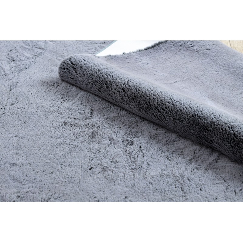 Pilkas kailio imitacijos kilimas LAPIN | 120x160 cm paveikslėlis 12 iš 16