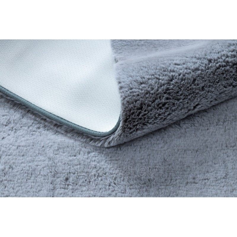 Šviesiai pilkas kailio imitacijos kilimas LAPIN | 160x220 cm paveikslėlis 14 iš 16