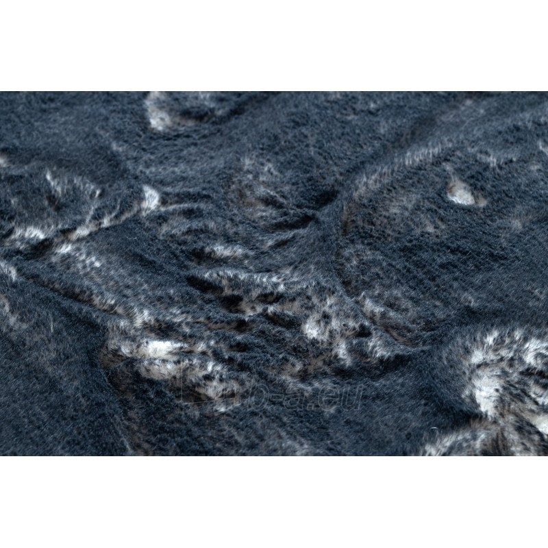 Tamsiai pilkas kailio imitacijos kilimas LAPIN | 133x180 cm paveikslėlis 9 iš 16